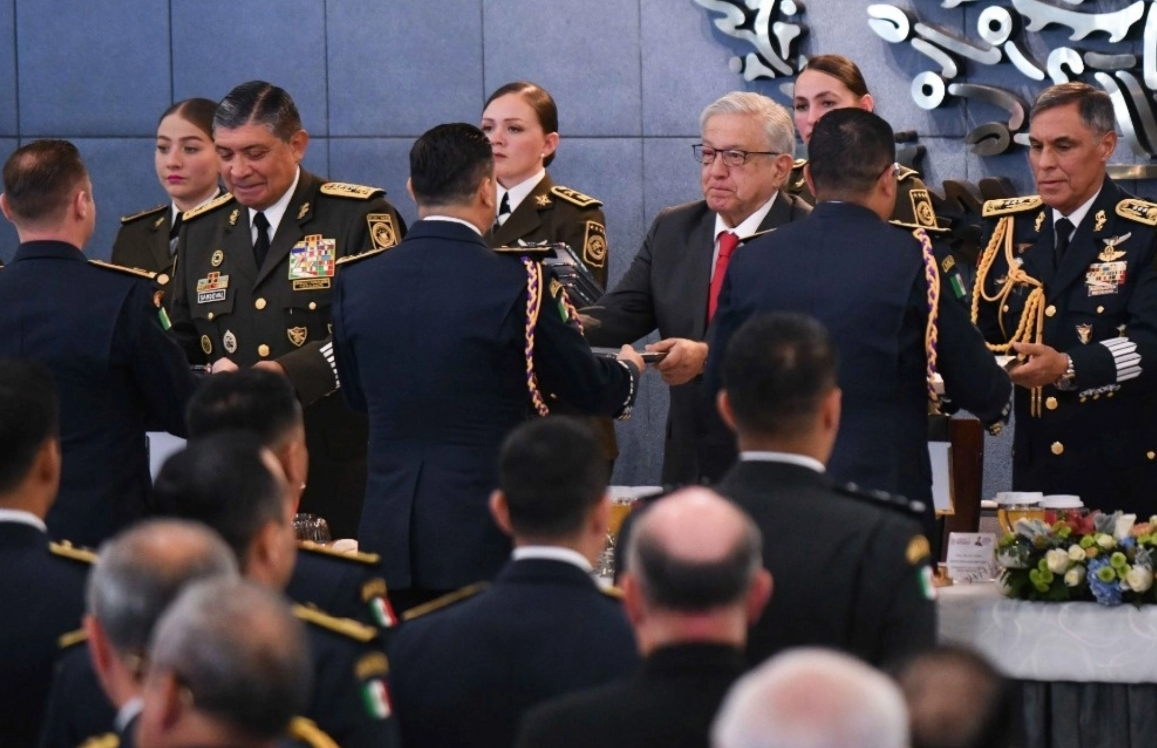 Resalta López Obrador apoyo de fuerzas armadas en el desarrollo del país